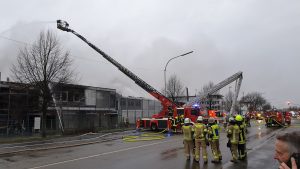 Großbrand in Frechen, Alfred-Nobel-Str. 2-14, Feuerwehreinsatz, Rechtsanwalt Bernhard Schulte, telefonische Rechtsberatung, Onlinerechtsberatung, RechtShop